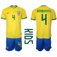 Camiseta Brasil Marquinhos #4 Primera Equipación Replica Mundial 2022 para niños mangas cortas (+ Pantalones cortos)